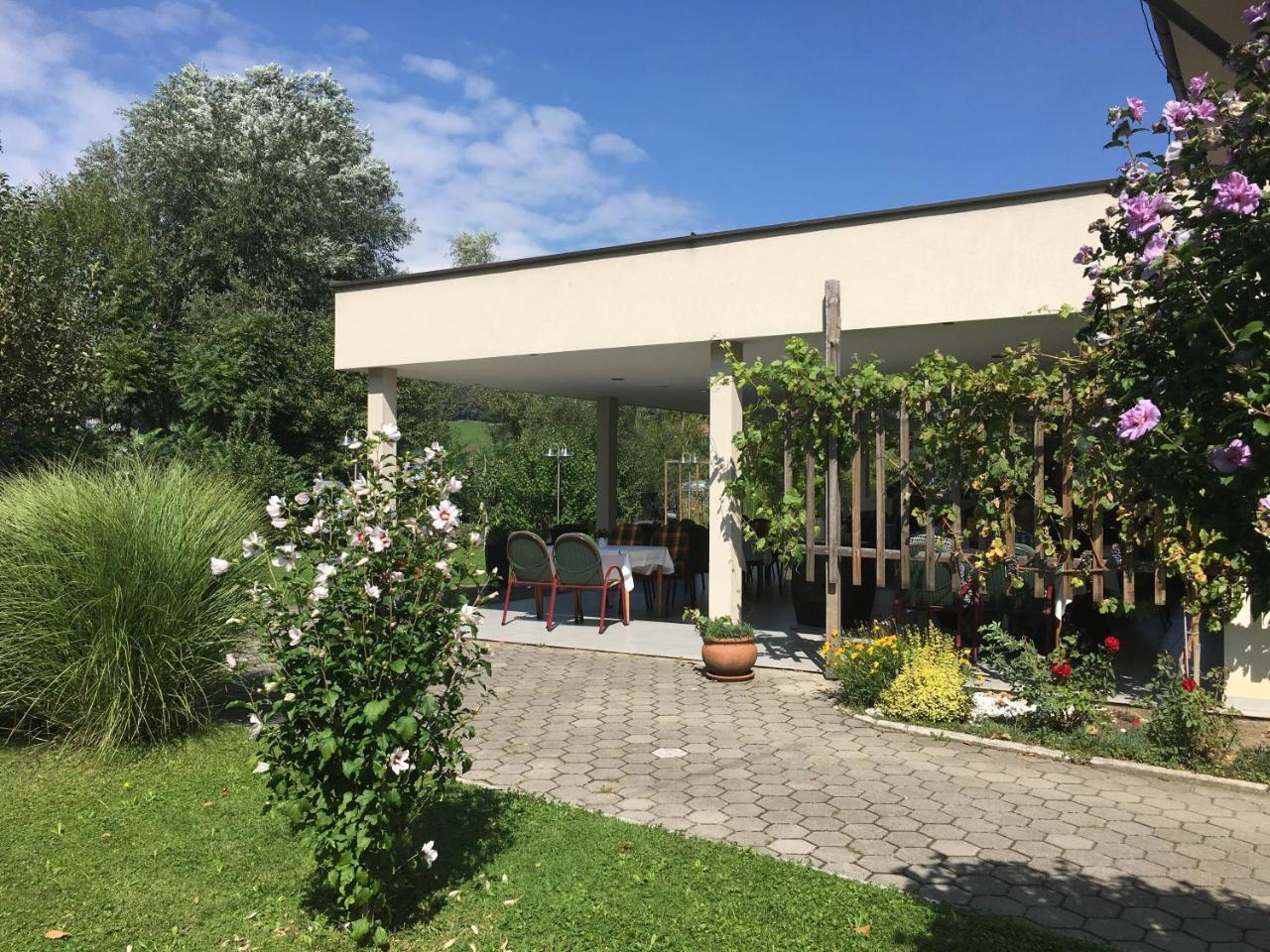 Hostel Delalut Ravne na Koroskem Zewnętrze zdjęcie